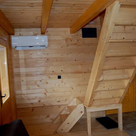 Bella, Tara, Zaovinsko Jezero בקתה *